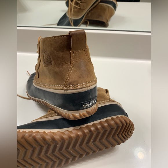 Sorel out and about boots, size 10.5 - Picture 8 of 8